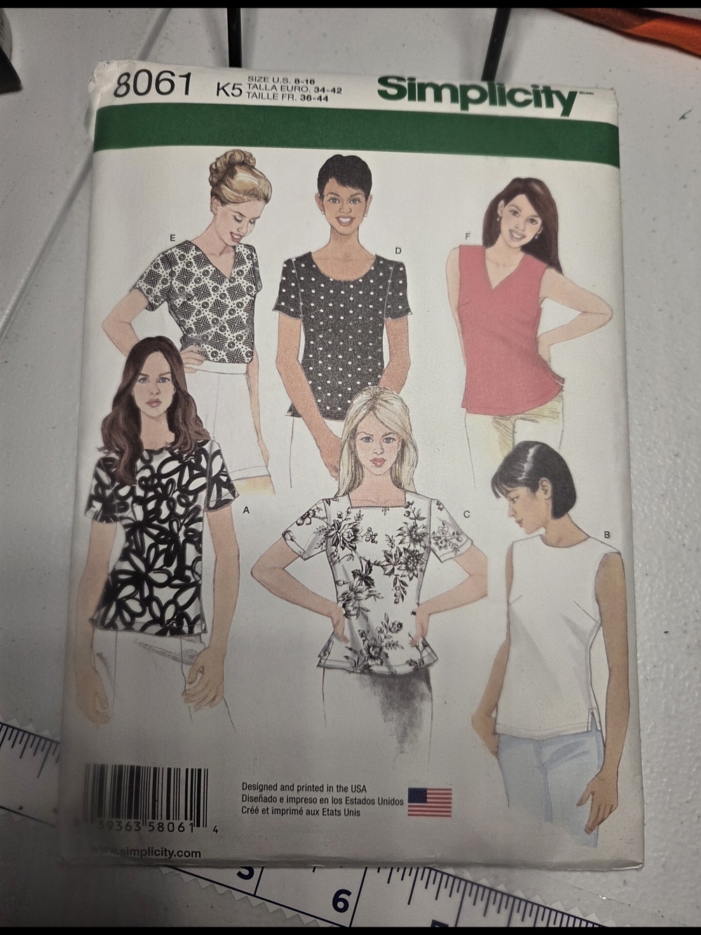 Simplicity 8061 Women's Top Pattern-Uncut